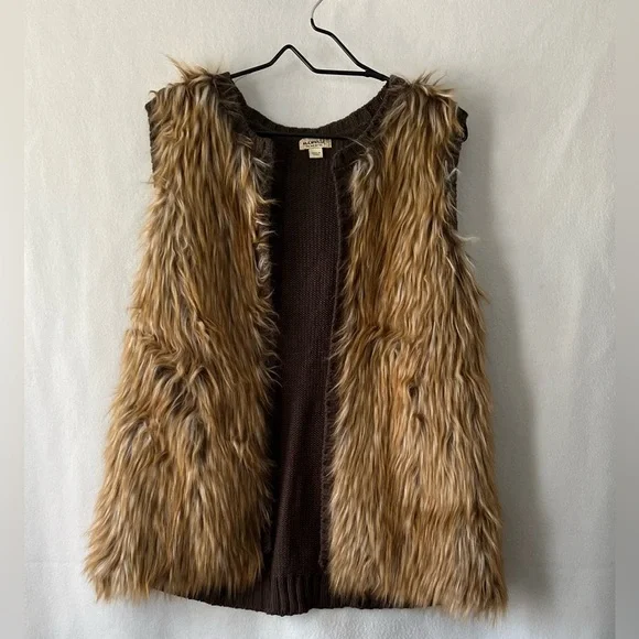 NWT One World Brown Size XL Faux Fur sweater Vest - Picture 1 of 8